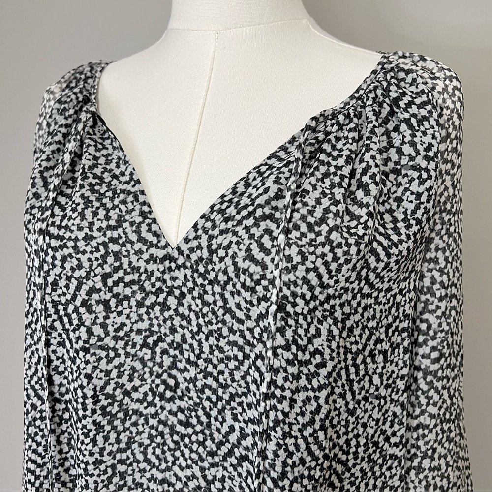 Diane Von Furstenberg Saylor Silk Blouse Size 8 - Picture 3 of 11
